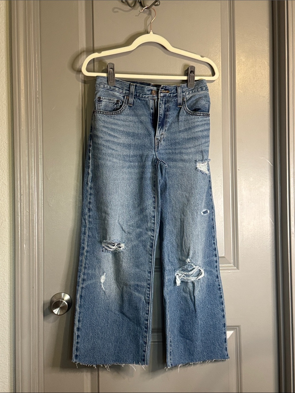 Levi's - Baggy Dad Cropped - Distressed Jeans - 24x25